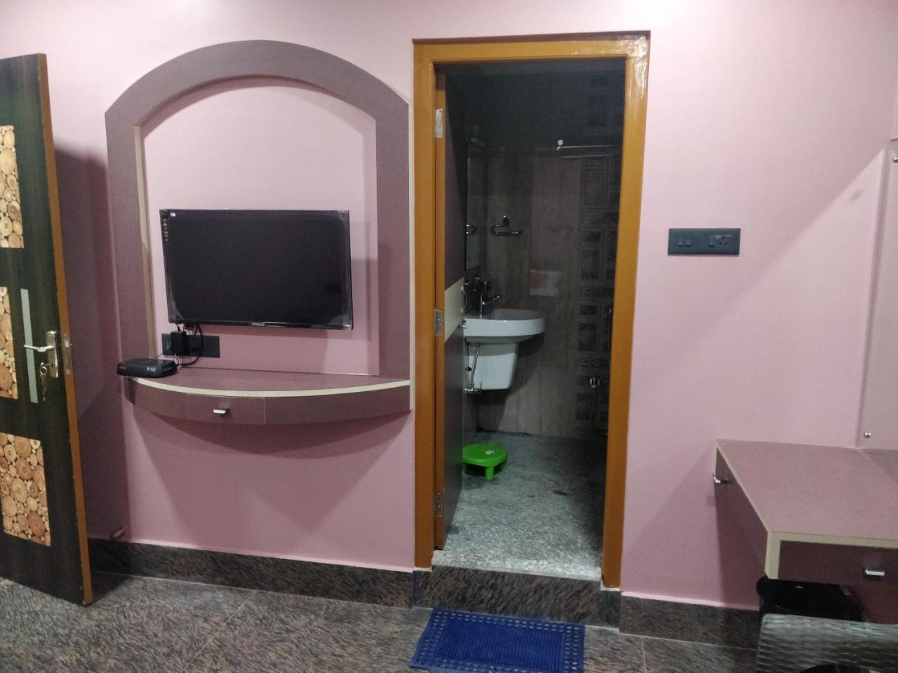 Oyo 16871 Anant Home Stay Shillong Eksteriør billede