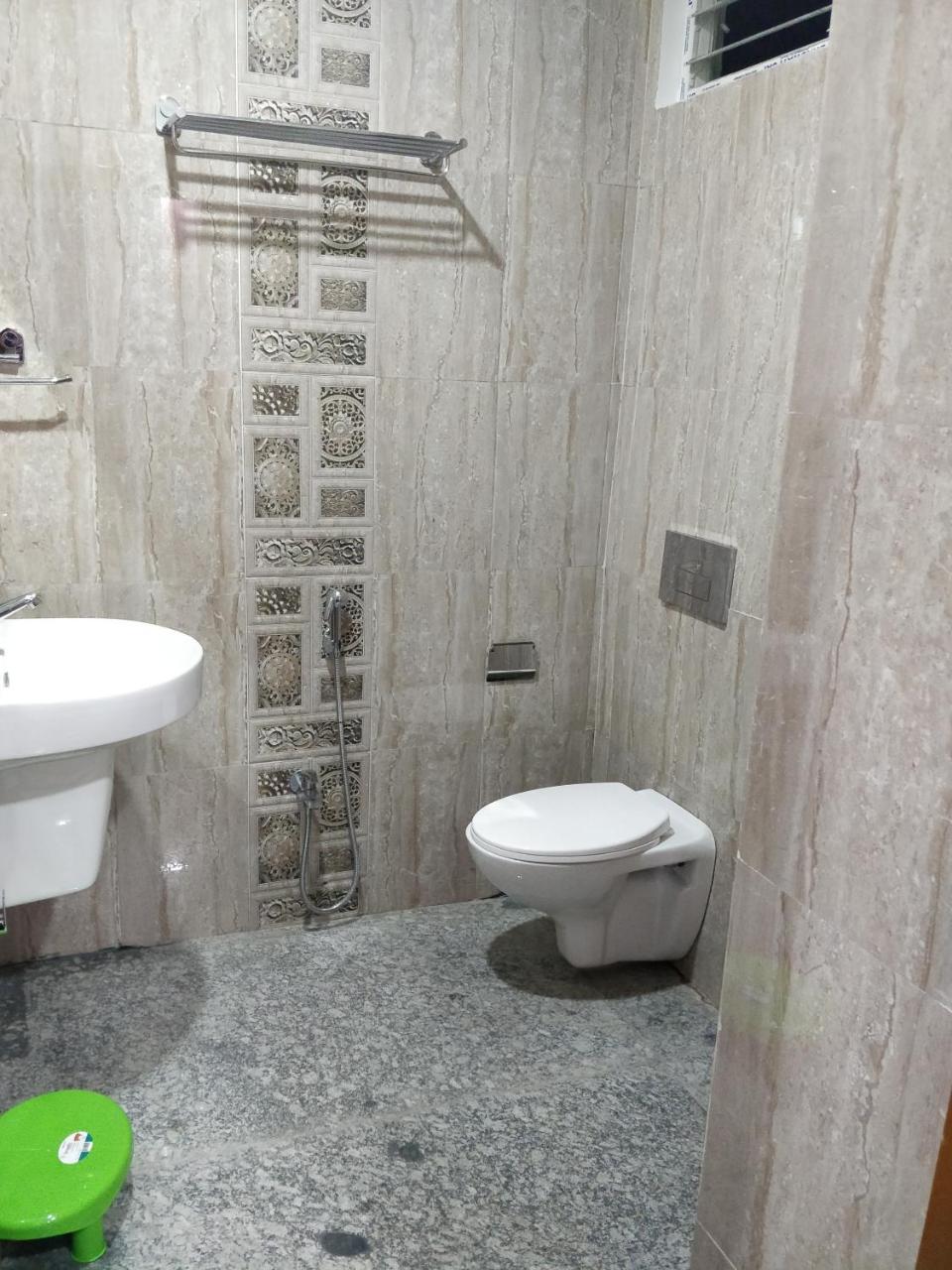Oyo 16871 Anant Home Stay Shillong Eksteriør billede